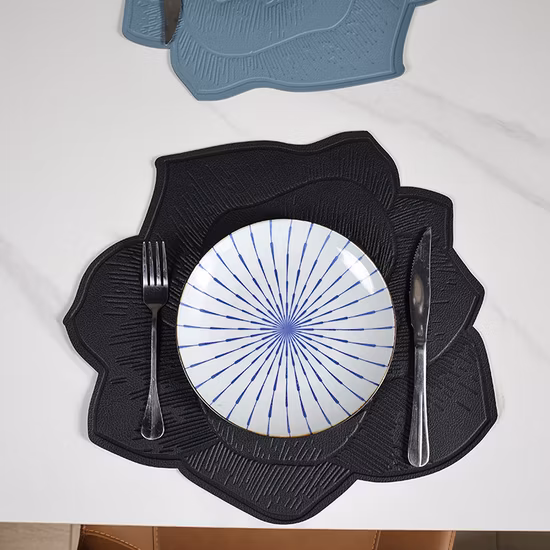 Yrf ベストプライステーブルクロス卸売レストラン新デザイン高靭性ダイニングテーブル PVC プレースマット